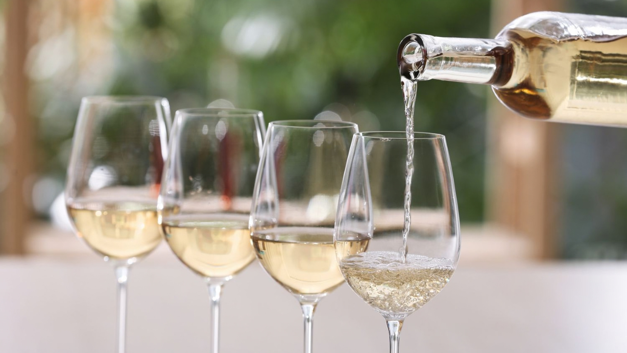 How Many Glasses and Shots Come From 750 ml?